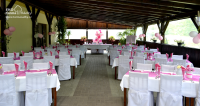 	Svatební tabule v bílé a růžové barvě s potahy