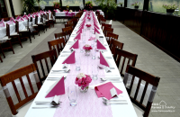 Svatební tabule v bílé a růžové barvě